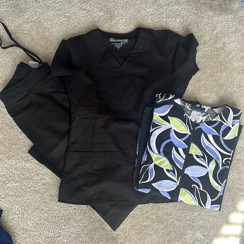 Black Grey’s Anatomy scrubs with matching Cherokee jacket.